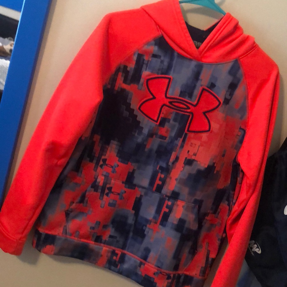 Under Armour Youth XL sweatshirt